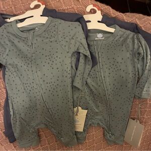 NWT bundle of 4 cloud island Blue and Sage Green Star Zip-Up Rompers size NB